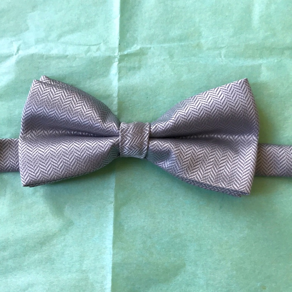 Bow tie